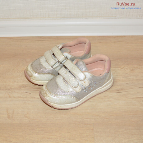 detskie-krossovki-so-strazami-dlia-devocek-big-2